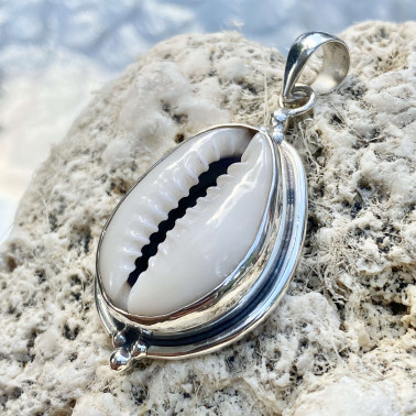 PD 14785 MP-(Handmade 925 Bali Sterling Silver Pendant with Large COWRIE SHELL)